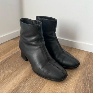 VAGABOND black leather ankle boots